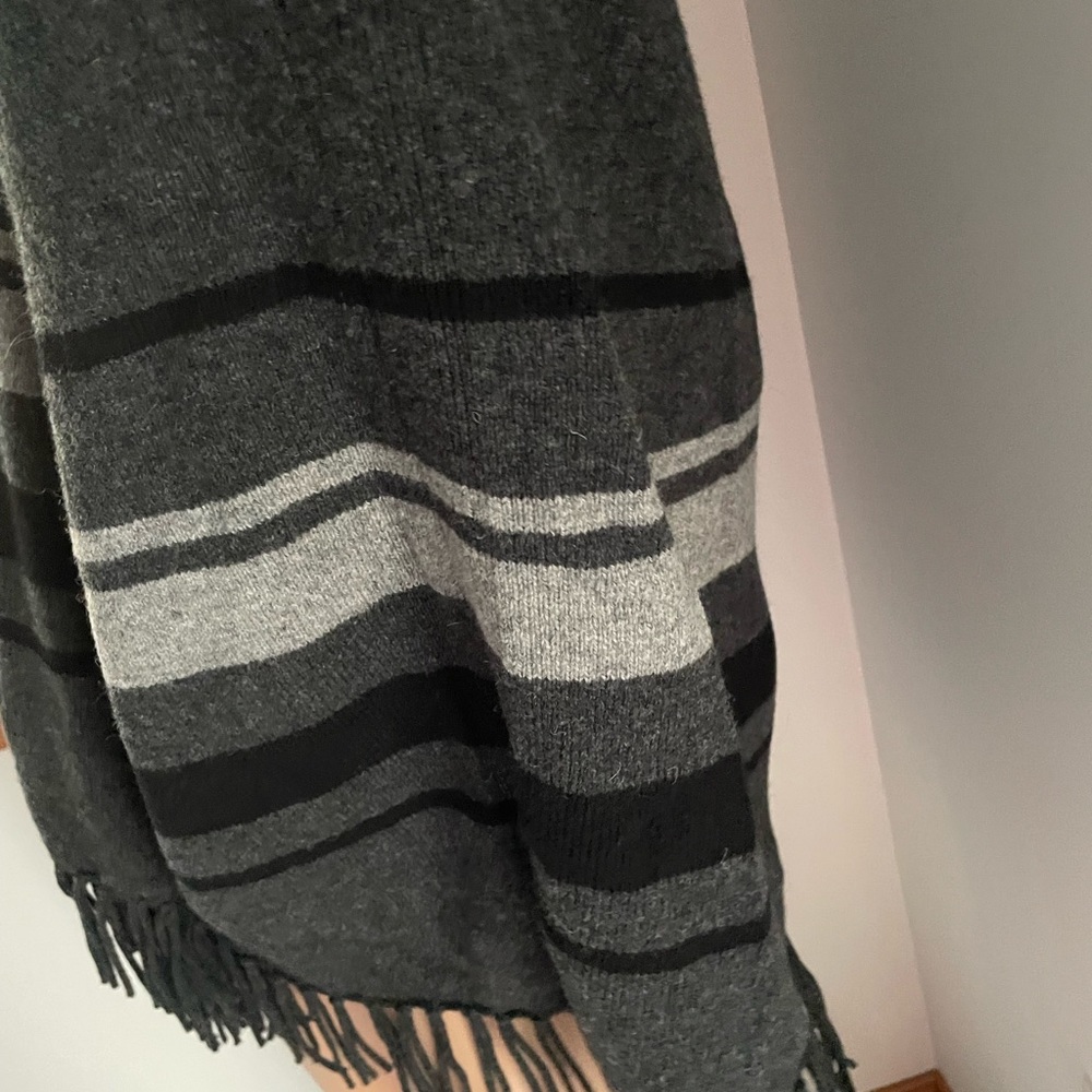 ❄️ Wool scarf shawl wrap cape jacket cardigan GAP fringe poncho scarf sweater - Picture 7 of 12